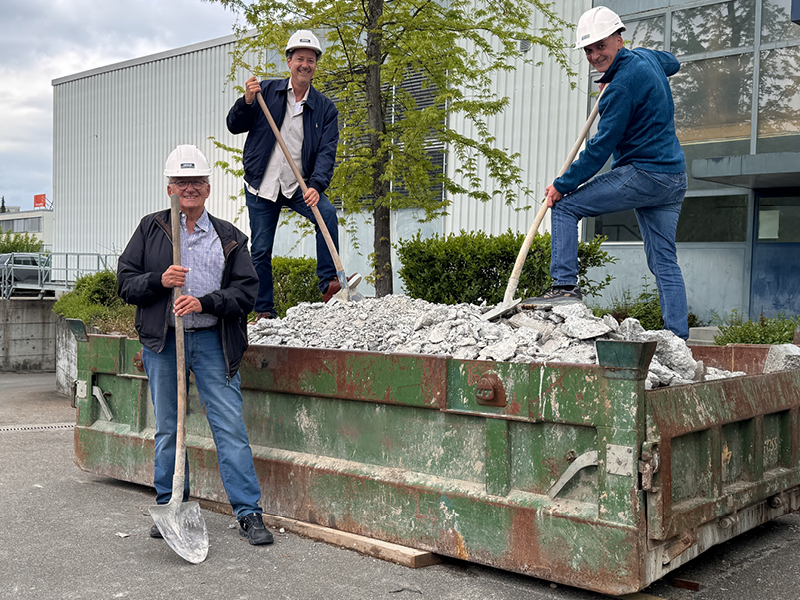 Spatenstich mit Ruedi, Daniel und Ernst Brunner in Dällikon
