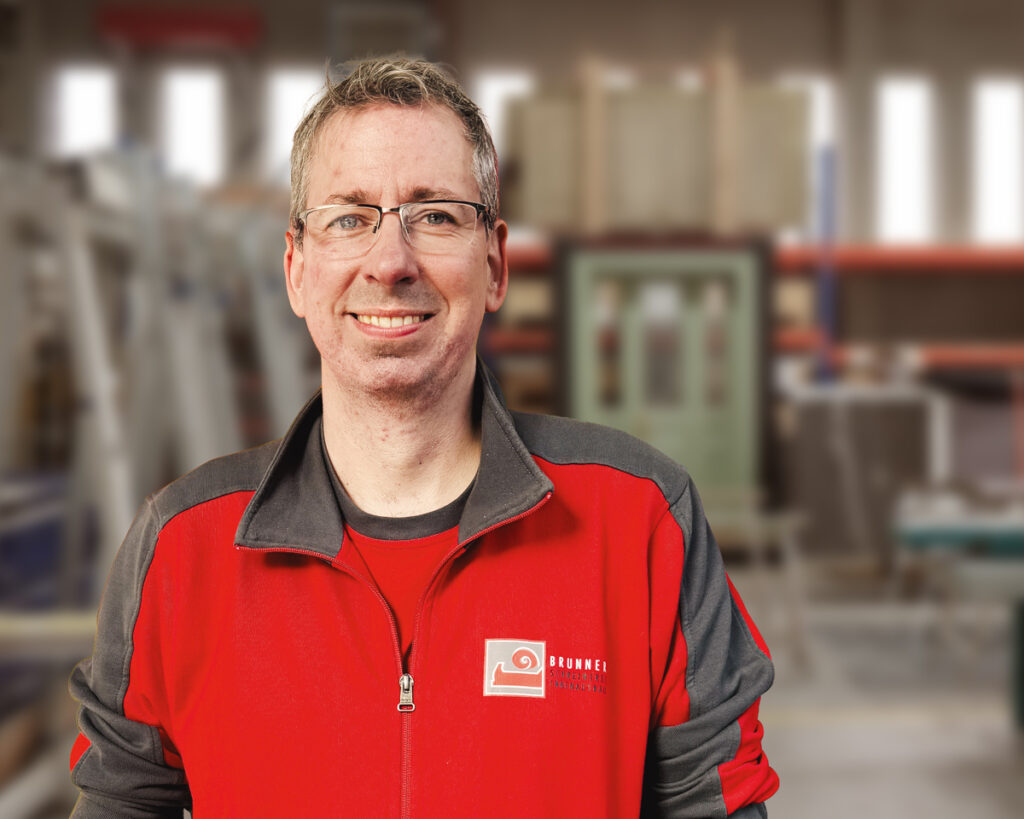 Ralf Limacher, Schreiner-Monteur, bei der R. Brunner AG, Schreinerei Innenausbau Zürich